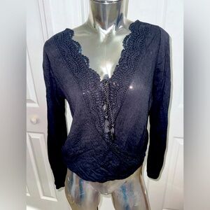 Hollister Lace Trim Wrap Blouse size xs fits like Xs small STUNNING